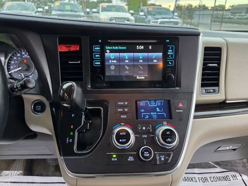 Used 2015 Toyota Sienna XLE image 20