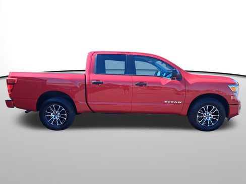 Used 2022 Nissan Titan SV image 5