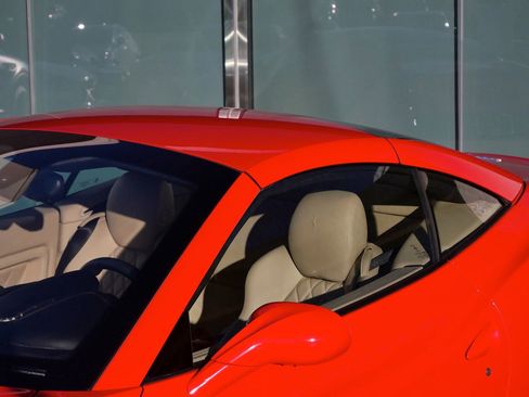 Used 2013 Ferrari California image 10