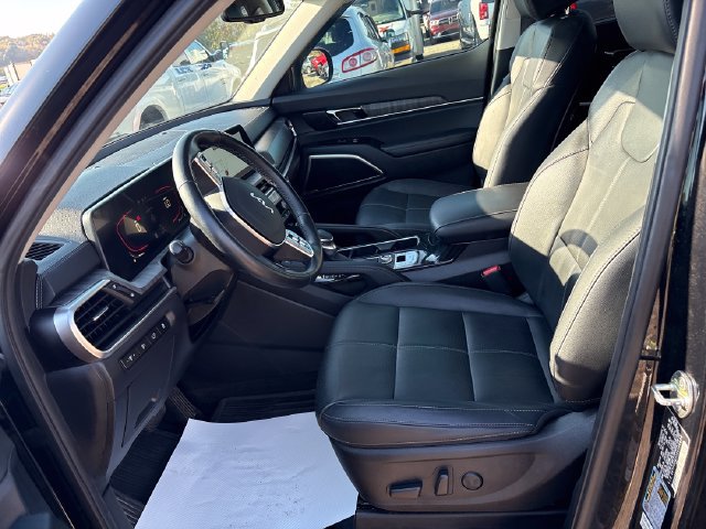 Used 2024 Kia Telluride EX w/ EX Captain's Chair Package AWD/4WD image 8