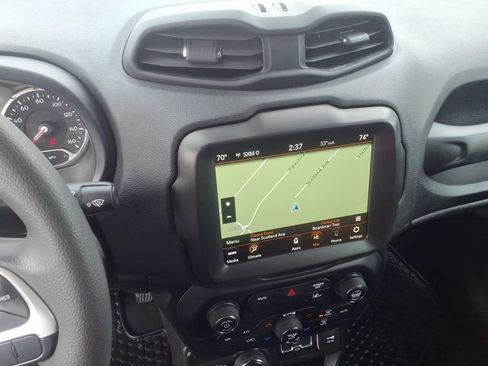 Used 2023 Jeep Renegade Latitude AWD/4WD image 17