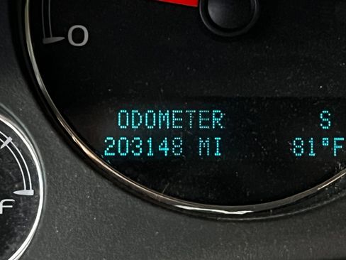 Used 2012 Chevrolet Suburban LTZ RWD image 11