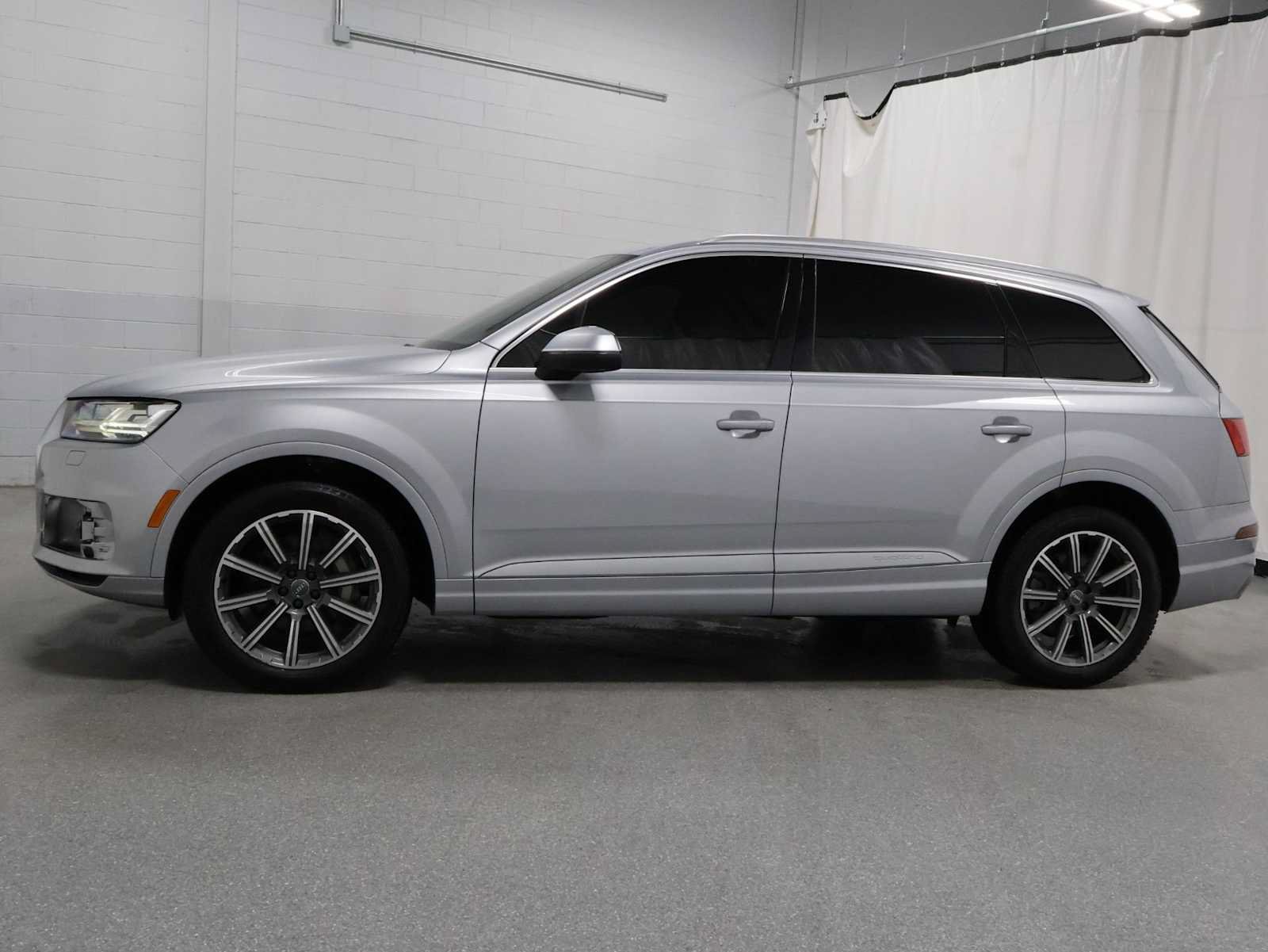 Used 2017 Audi Q7 3.0T Premium Plus w/ Premium Plus Package AWD/4WD image 2