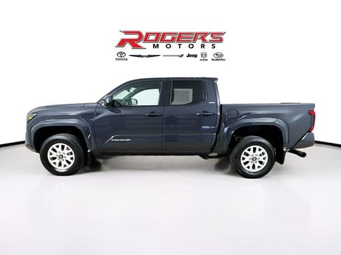 Certified 2025 Toyota Tacoma SR5 AWD/4WD image 9