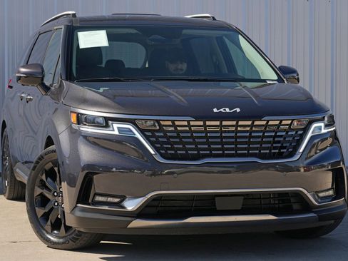 Used 2024 Kia Carnival SX Prestige image 4