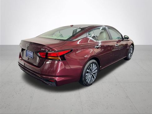 Used 2024 Nissan Altima 2.5 SV FWD image 7