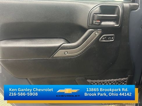 Used 2018 Jeep Wrangler Unlimited Sport S AWD/4WD image 7