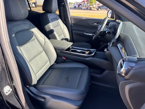 Used 2025 Chevrolet Equinox LT w/ Convenience Package II image 10