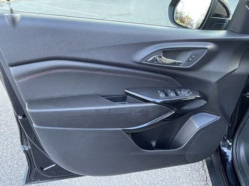 Certified 2025 Chevrolet Trax RS w/ Sunroof Package image 28