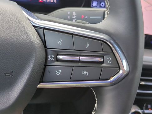 Used 2025 Chevrolet Traverse LT image 24