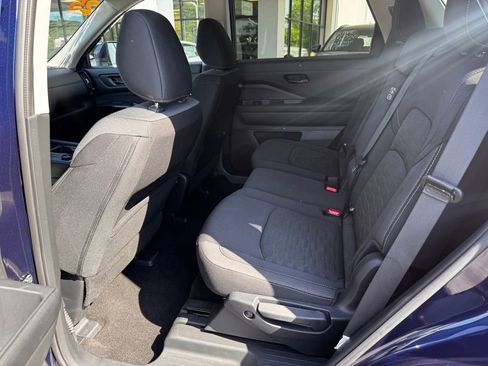 Used 2025 Nissan Pathfinder SV AWD/4WD image 12