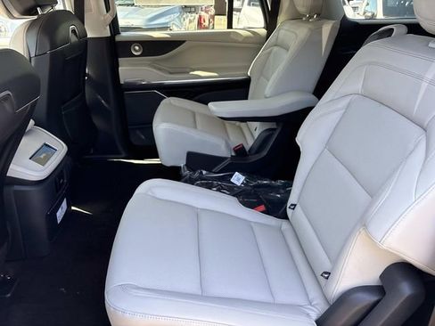 New 2026 Lincoln Navigator L Reserve AWD/4WD image 18