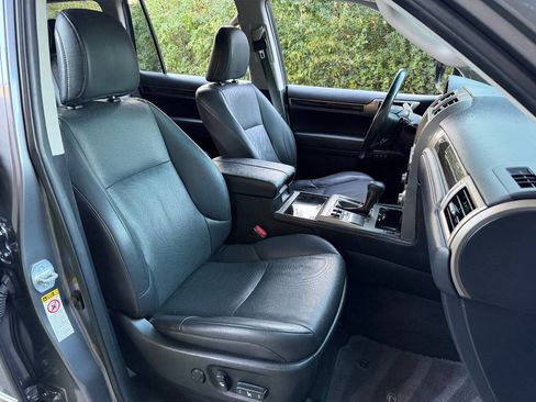 Used 2015 Lexus GX 460 image 31