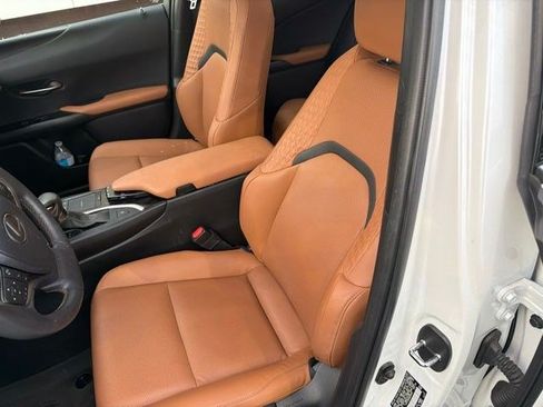 Used 2022 Lexus UX 200 w/ Premium Package FWD image 12