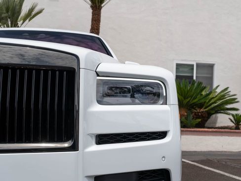 Used 2022 Rolls-Royce Cullinan Black Badge w/ Dark Exterior Package AWD/4WD image 43