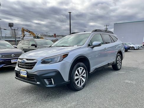 Used 2022 Subaru Outback Premium image 4