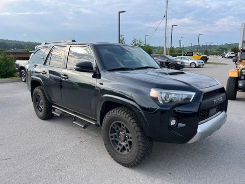 Used 2022 Toyota 4Runner TRD Off-Road Premium AWD/4WD image 2