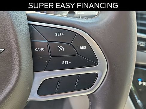 Used 2017 Chrysler Pacifica Touring-L w/ Tire & Wheel Group FWD image 24