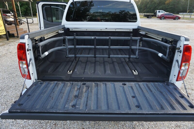 Used 2009 Nissan Frontier SE w/ SE Value Truck Pkg RWD image 32