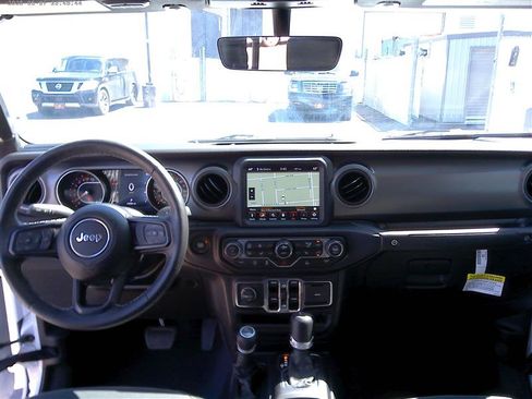 Used 2023 Jeep Gladiator Sport AWD/4WD image 10