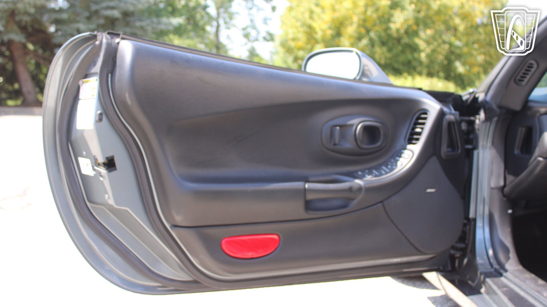 Used 2004 Chevrolet Corvette Convertible w/ Preferred Equipment Group RWD image 12
