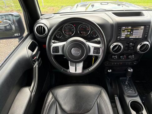 Used 2016 Jeep Wrangler Unlimited Rubicon AWD/4WD image 18