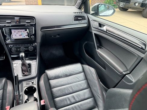 Used 2015 Volkswagen Golf 4-Door image 12