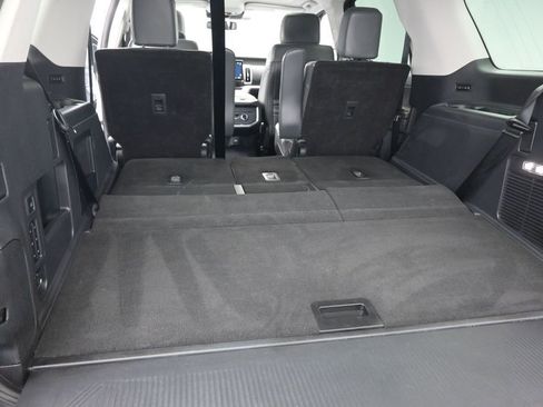 Used 2025 Ford Expedition Active RWD image 9