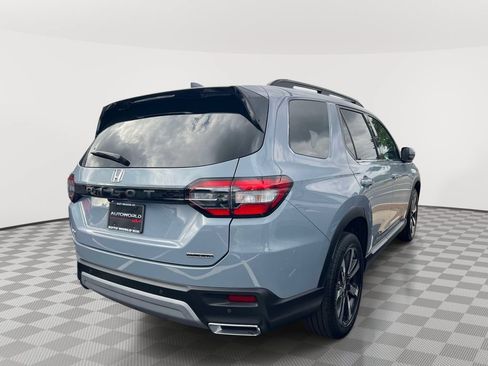 Used 2023 Honda Pilot Touring image 6