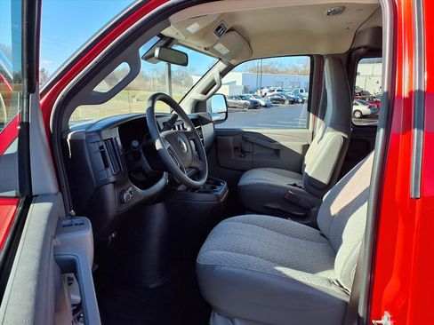 Used 2025 Chevrolet Express 3500 LT w/ LT Preferred Equipment Group image 18