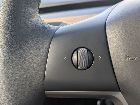 Used 2022 Tesla Model Y Performance image 25