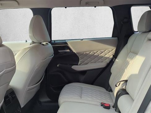 Used 2023 Mitsubishi Outlander SEL image 18