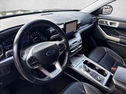 Used 2022 Ford Explorer XLT w/ Equipment Group 202A image 8