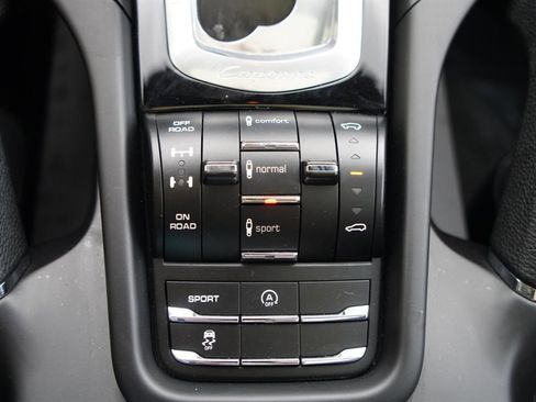 Used 2014 Porsche Cayenne S image 27