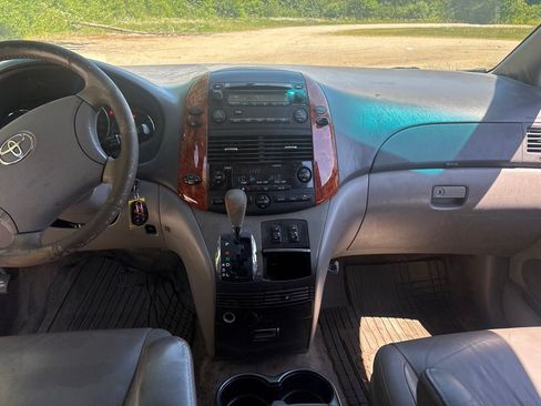 Used 2009 Toyota Sienna XLE FWD image 5