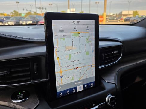 Used 2020 Ford Explorer Platinum w/ Premium Technology Package image 20