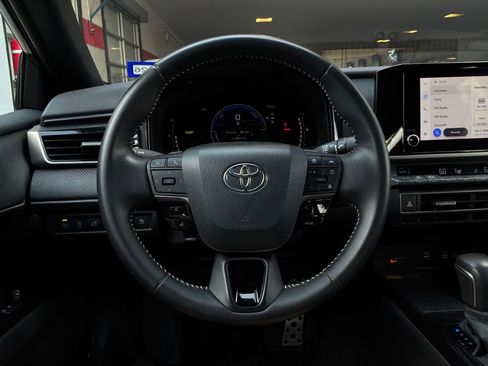 Used 2026 Toyota Camry SE FWD image 32