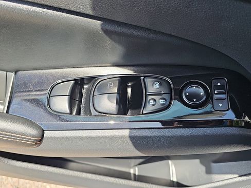 Used 2025 Nissan Altima 2.5 SR image 26