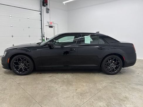 Used 2020 Chrysler 300 Touring w/ Sport Appearance Package RWD image 8