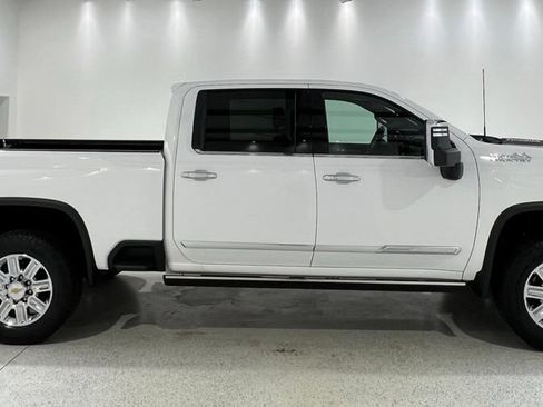 Used 2024 Chevrolet Silverado 2500 High Country w/ High Country Premium Package AWD/4WD image 6