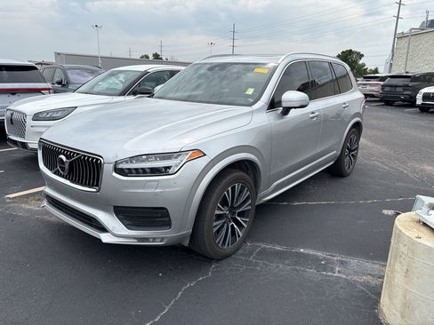 Used 2022 Volvo XC90 T5 Momentum w/ Advanced Package image 1