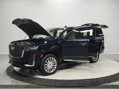 Used 2021 Cadillac Escalade Premium Luxury AWD/4WD image 11