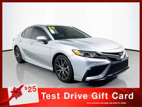 Used 2023 Toyota Camry SE FWD image 1