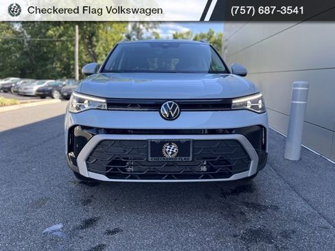 New 2025 Volkswagen Taos SE image 25