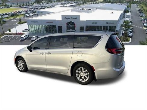 Certified 2026 Chrysler Pacifica Select FWD image 12