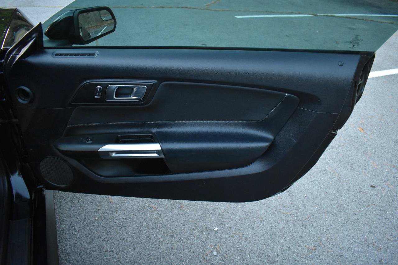 Used 2019 Ford Mustang Coupe RWD image 21