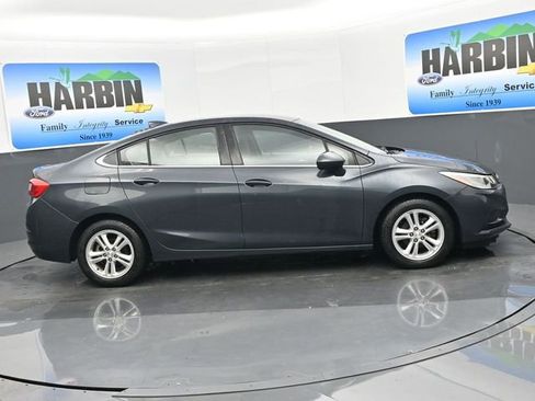 Used 2017 Chevrolet Cruze LT image 7