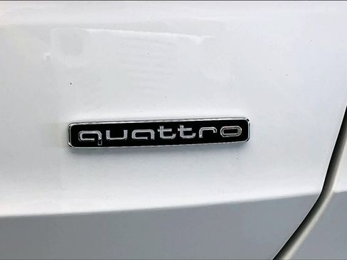 Certified 2025 Audi Q3 2.0T Premium w/ Convenience Package AWD/4WD image 10