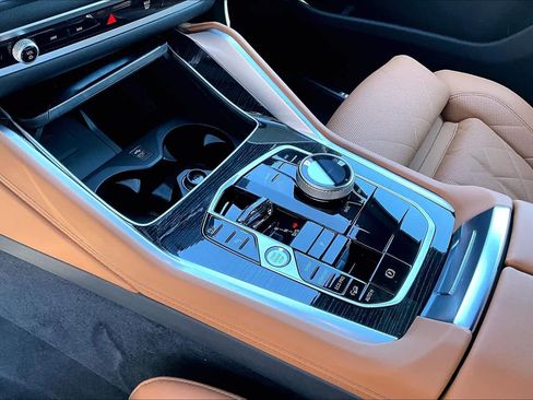 Certified 2025 BMW X6 M60i w/ Dynamic Handling Package image 17
