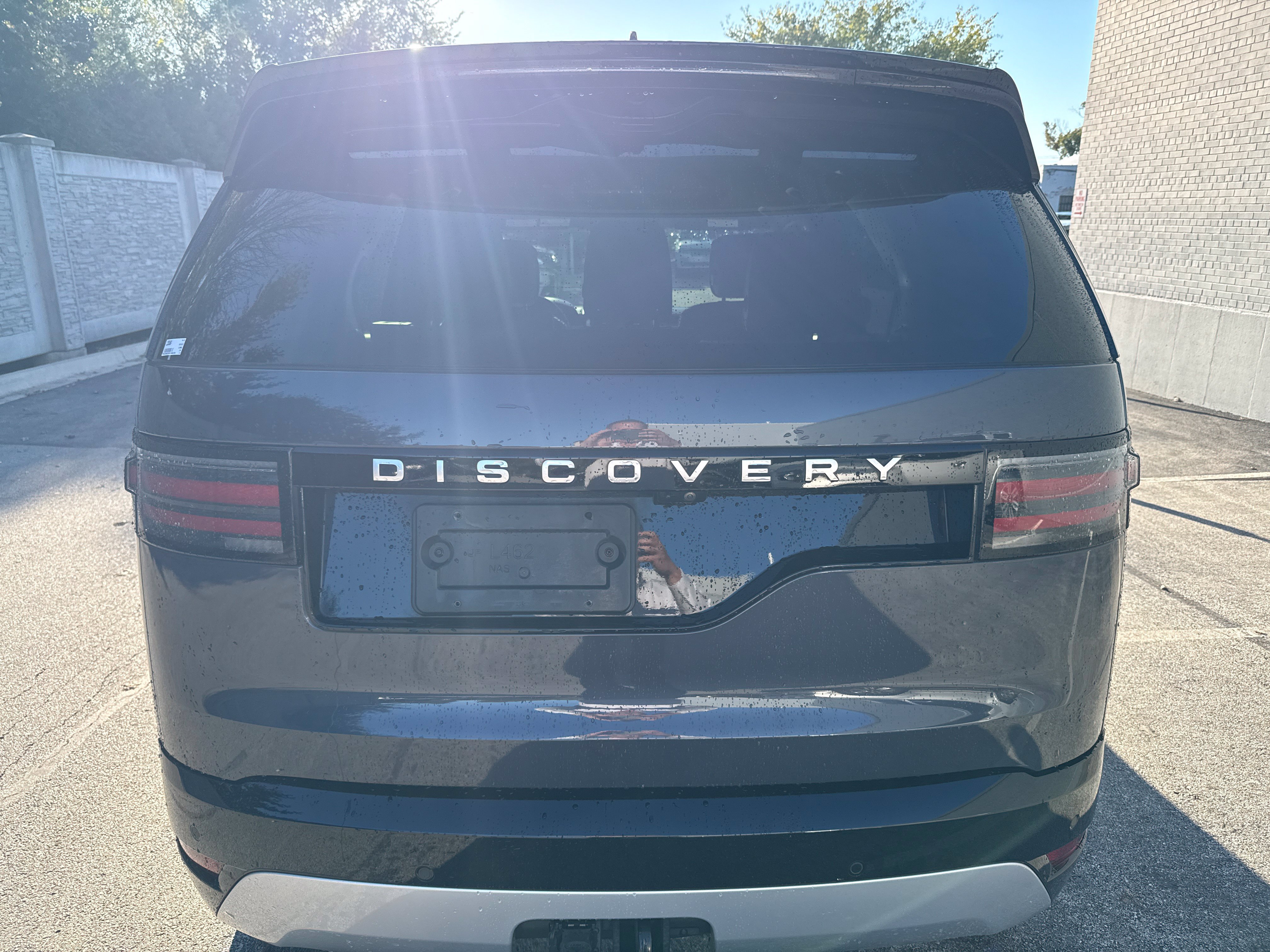 Used 2024 Land Rover Discovery Metropolitan Edition AWD/4WD image 3